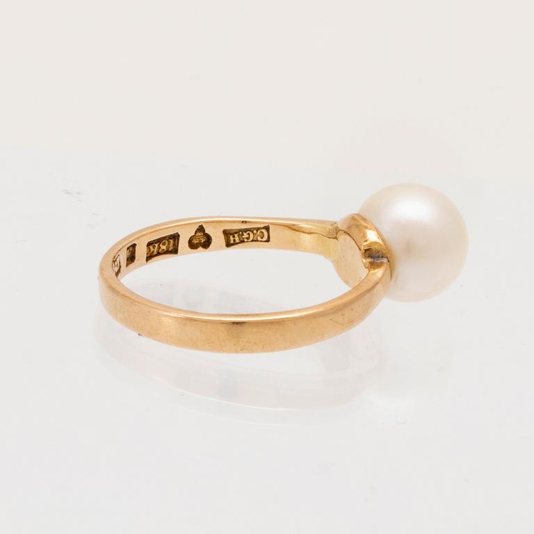 Halsband, ring samt örhängen odlade pärlor och 18K guld.