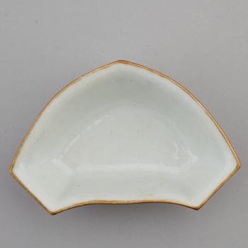 A group of four Chinese objects, Qing dynasty and China, 19th and 20th century.