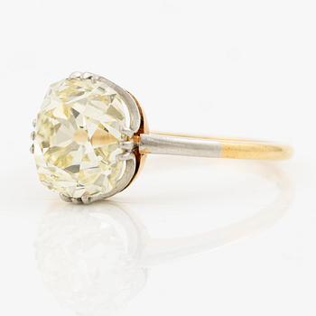 A ring 18K gold with a cushion-shaped old-cut diamond ca 4.30 ct, Carlman Stockholm 1904.
