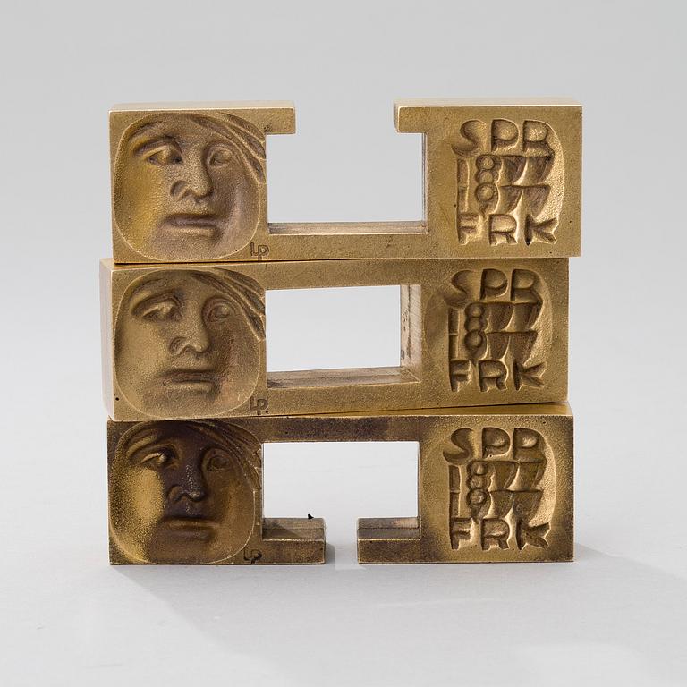 Laila Pullinen, sculpture / medal, bronze, signed LP, numbered  13473.