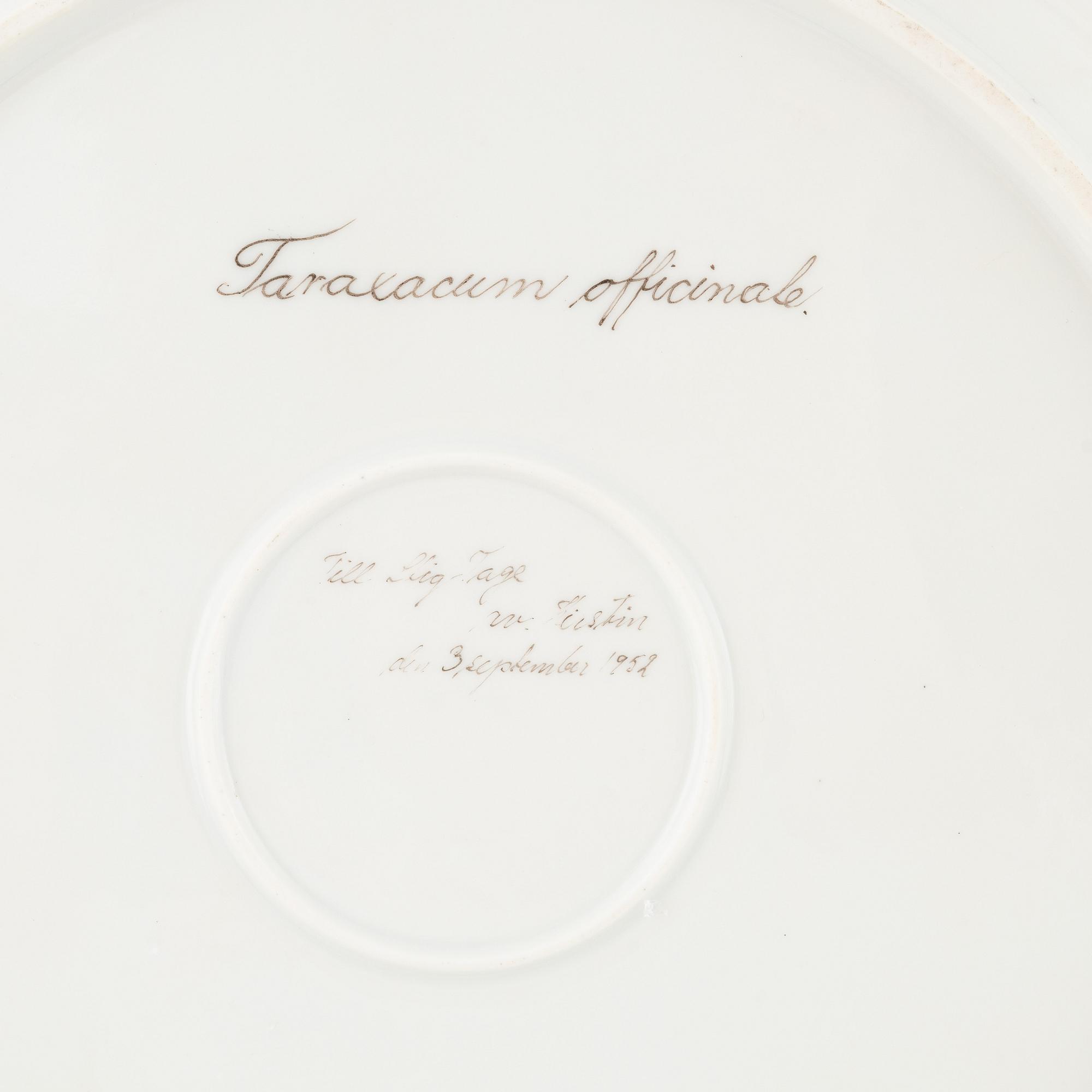 Servisdelar, 8 st, porslin, "Flora Danica" (Hausmålerai), Royal Copenhagen, Denmark.