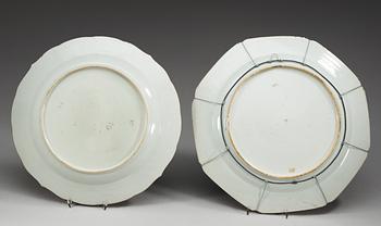 A set of two famille rose chargers, Qing dynasty, Qianlong (1736-95).