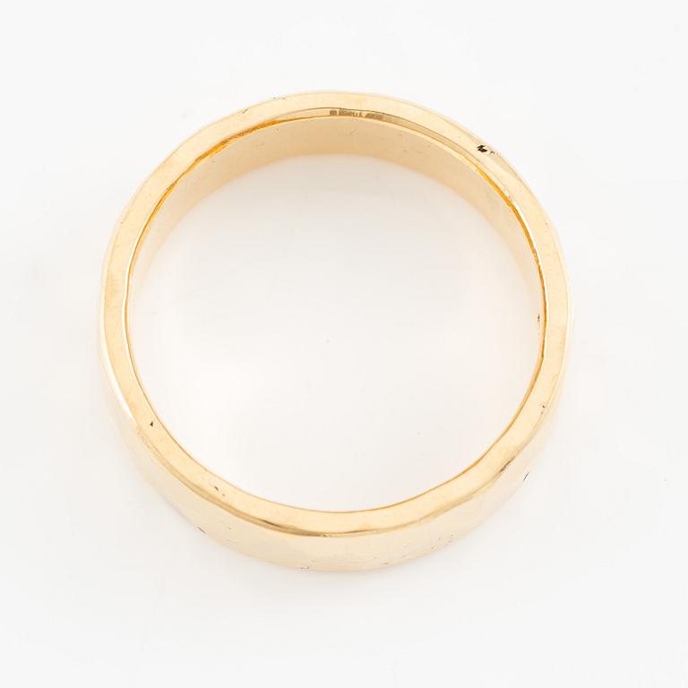 Jan-Christer Lundqvist, ring, 18K gold, hammered decoration, Skövde 2001.