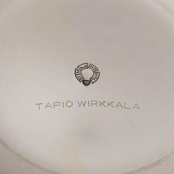 TAPIO WIRKKALA, KYNTTILÄNJALKOJA, 3 kpl, hopeaa, Hopeatehdas Oy, Helsinki 1957-65.