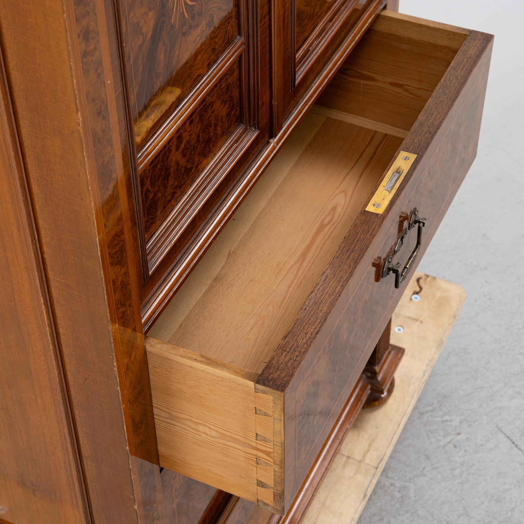 A dresser with cabinet, early 20th century.