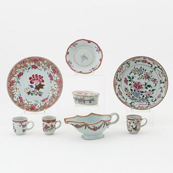 A group of Chinese Export porcelain, Qing dynasty, 18th/19th Century. (8 pieces).