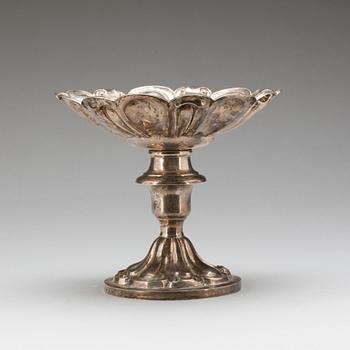 UPPSATSSKÅL, silver, nyrokoko. Carl Nyström, Stockholm, 1849. Vikt ca 470g.