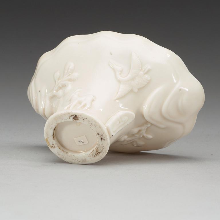 VINOFFERSKÅL, blanc de chine. Qing dynastin.