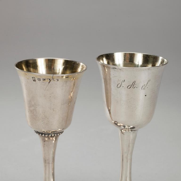 RYYPPYPIKARI, 2 kpl, C.E. Lilja Karlskrona 1817 ja M.R Stockholm 1810. Kokonaispaino n. 114 g.