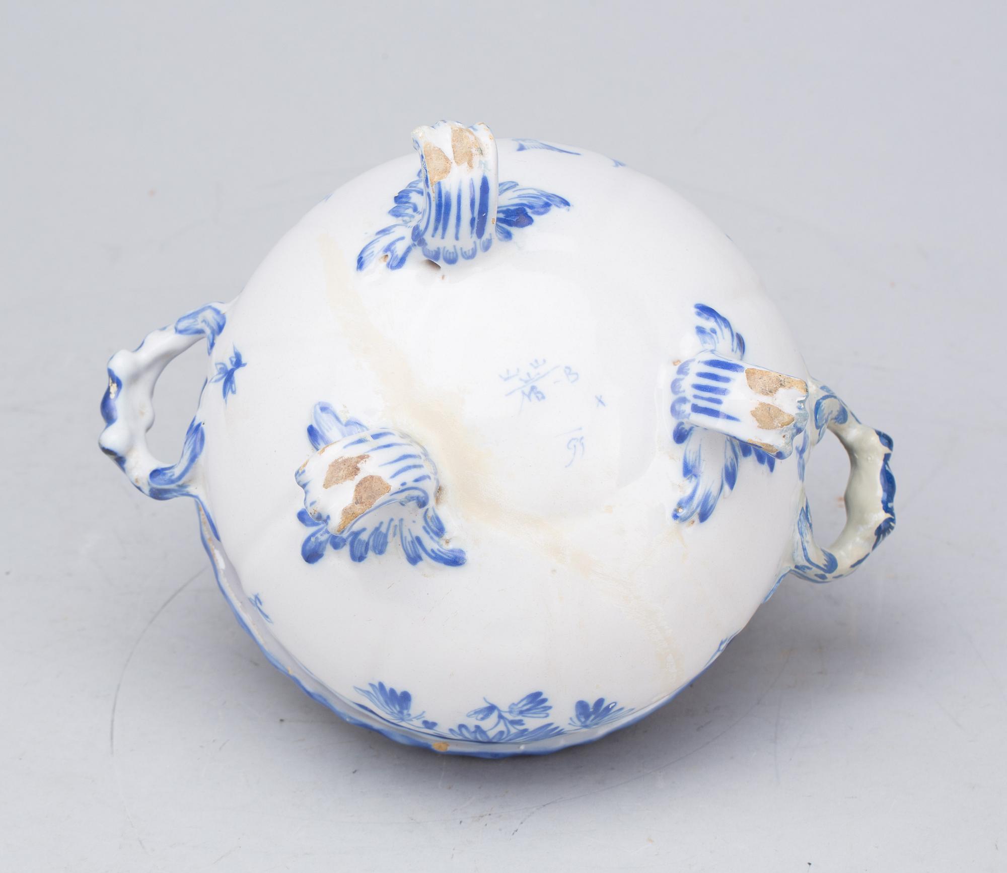 TERRIN MED LOCK, fajans, Marieberg. 1766-1769.