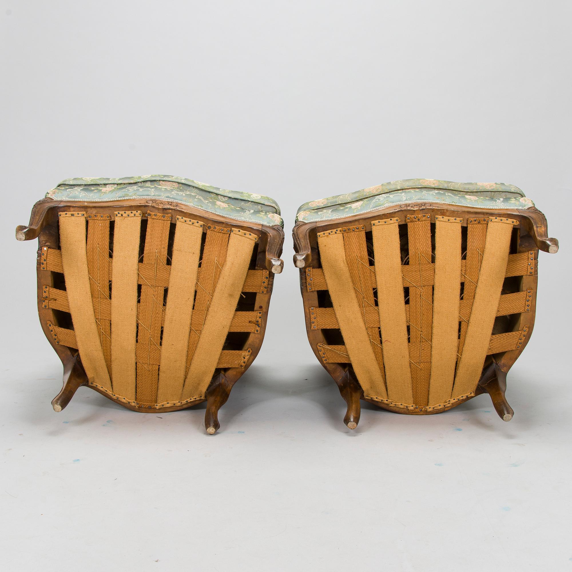 Fåtöljer, ett par och fotpall, 1900-talets mitt.