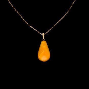 HÄNGE, bärnsten, förgyllt silver. Sovjetiska stämplar.