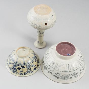 A set of two blue and white bowls and a vase, Thailand, 18th Century.