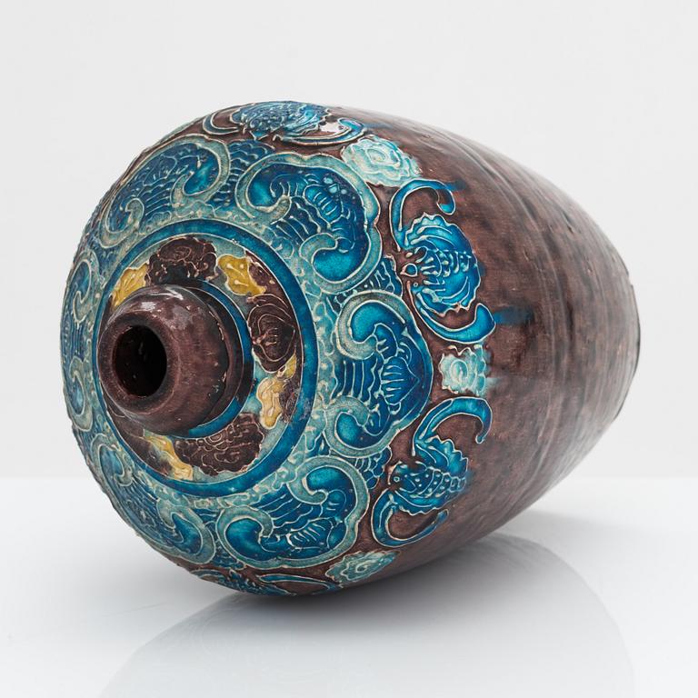 A ceramic vase, China 20th century.