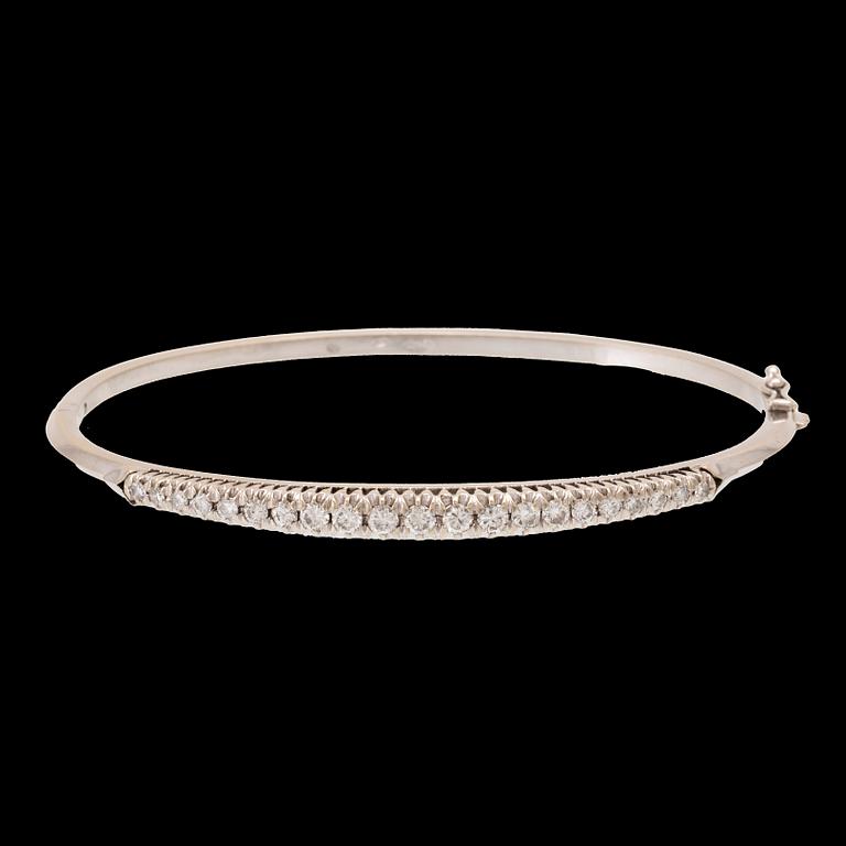 Stelt armband 18K vitguld med runda briljantslipade samt enkelslipade diamanter, Italien.