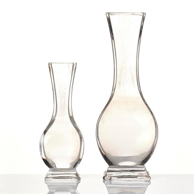 A set of two Chinese Beijing glass vases, Qing dynasty.