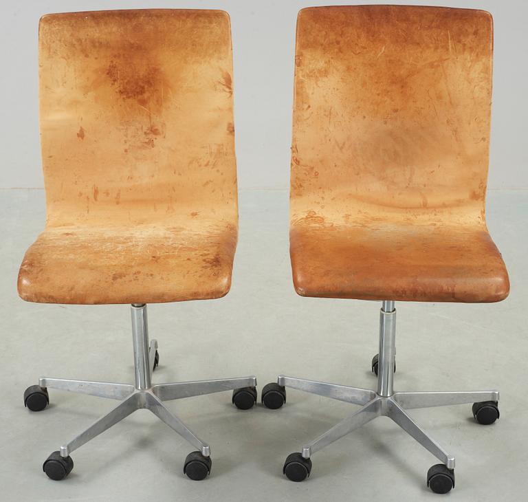 STOLAR, ett par, "Oxford", Arne Jacobsen, Fritz Hansen, Danmark, 1980-tal.