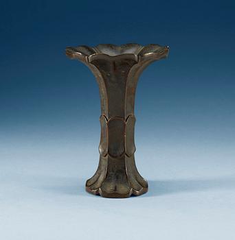 1301. A bronze vase, Qing dynasty with Xuandes six character mark.