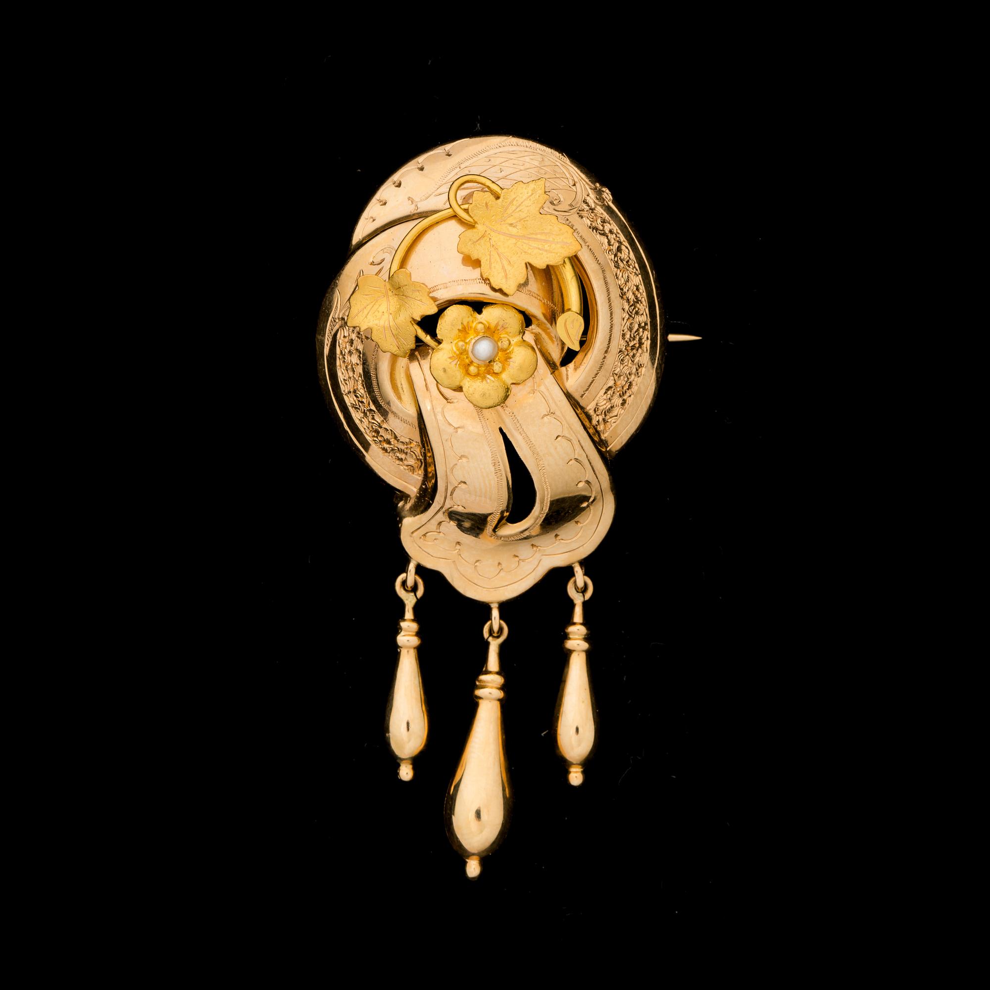BROSCH, 18 k guld, stämplad ABH, Stockholm, 1916. Vikt ca 6 g.