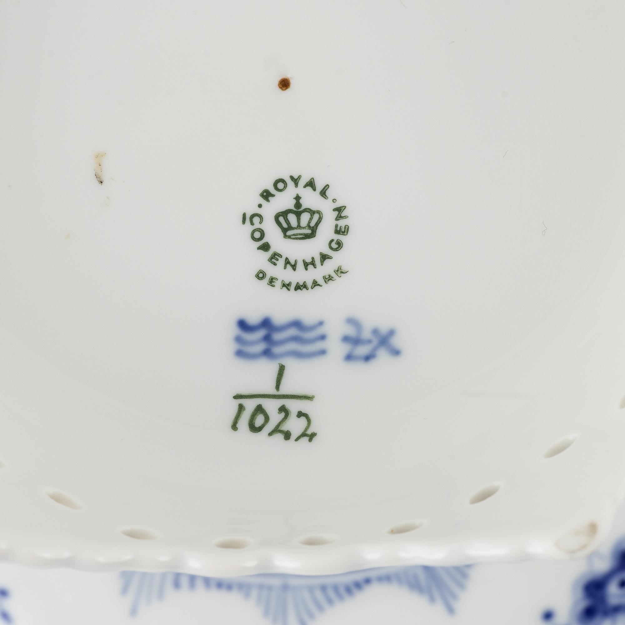 Royal Copenhagen, servisdelar, 4 st, "Musselmalet", porslin, Danmark.