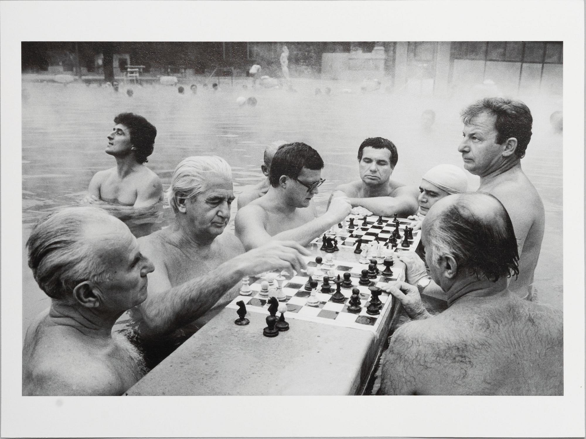 Peter de Ru, "Schack i Széchenyi Baths, Budapest, Ungern, 1982".