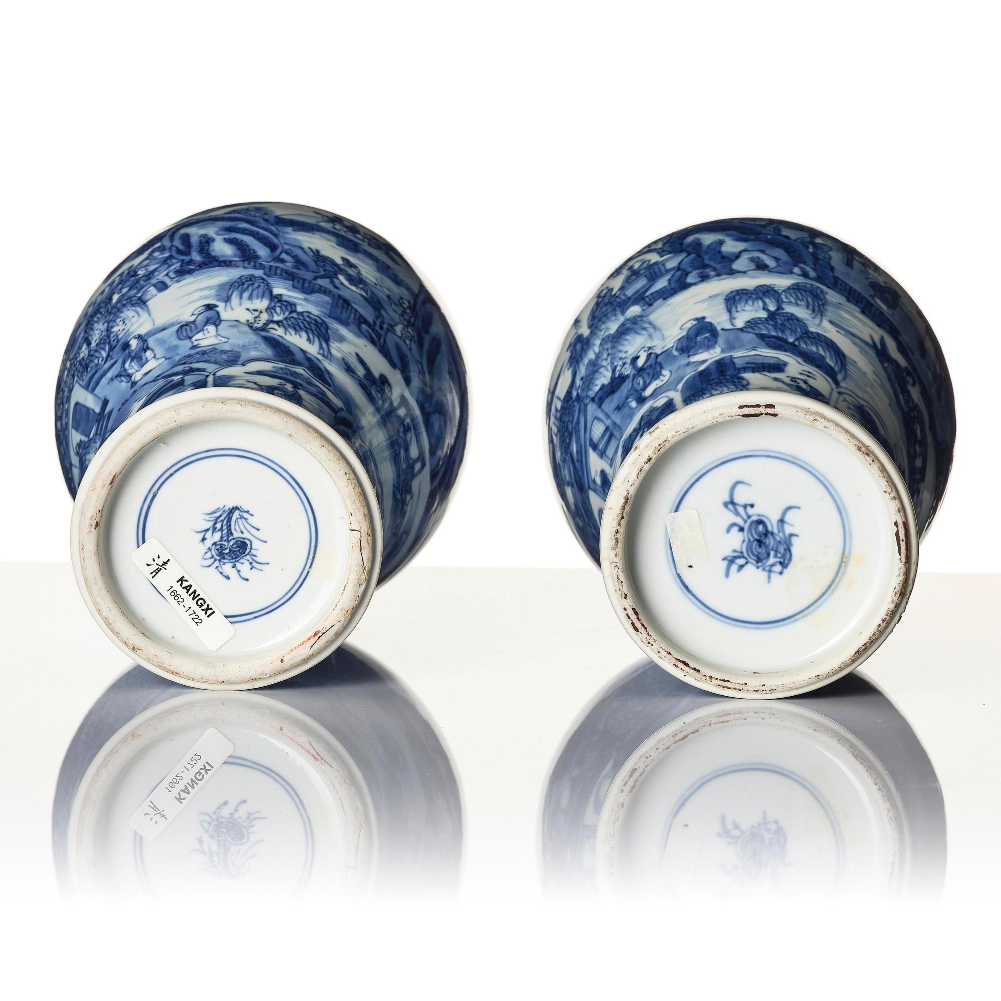 A pair of blue and white 'landscape' vases, Qing dynasty, Kangxi (1662-1722).
