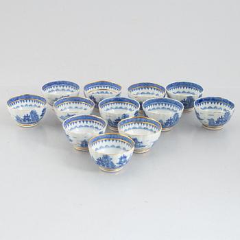 A set of twelve blue and white export porcelain cups, China, Qingdynaty, around 1800.