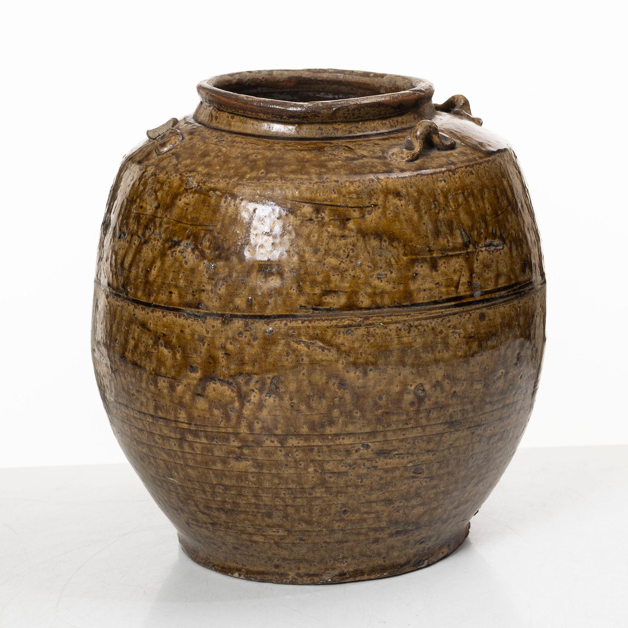 Kruka, glaserat stengods, Sydostasien, sen Mingdynasti/Qingdynasti.