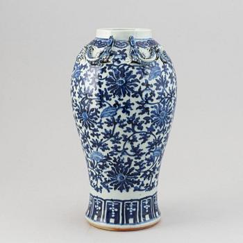 A blue and white baluster vase, Qing dynasty, 19th Century.