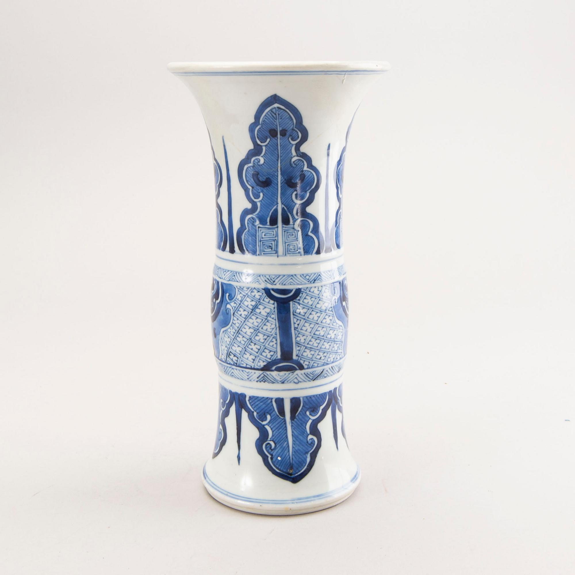 Vase, porcelain. Qing Dynasty, Kangxi (1662-1722).