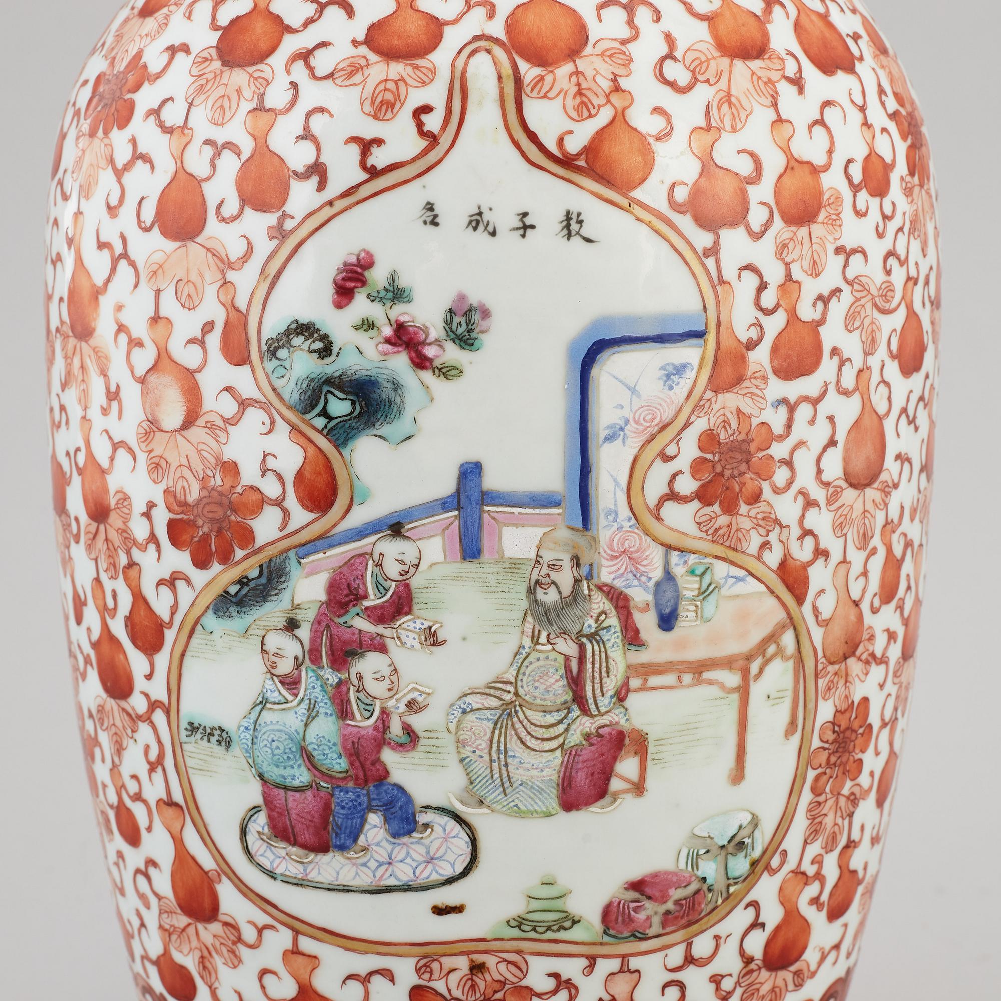 A large famille rose vase, Qing dynasty, late 19th century.