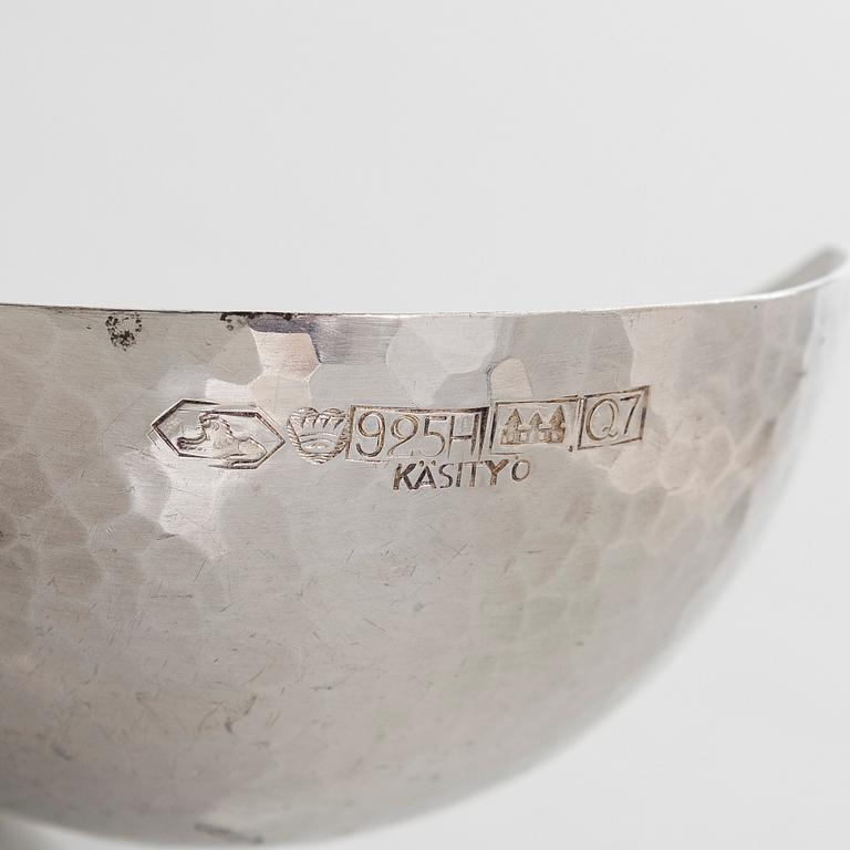 Tapio Wirkkala, boolimalja ja -kauha, hopeaa, palisanteri, Kultakeskus, Hämeenlinna, 1969.