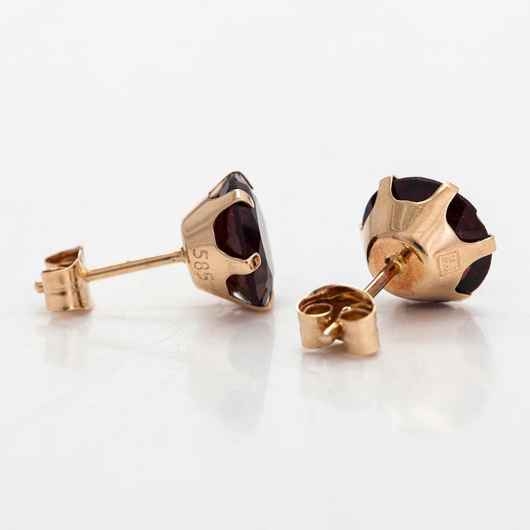 A pair of 14K gold earrings, with garnets.