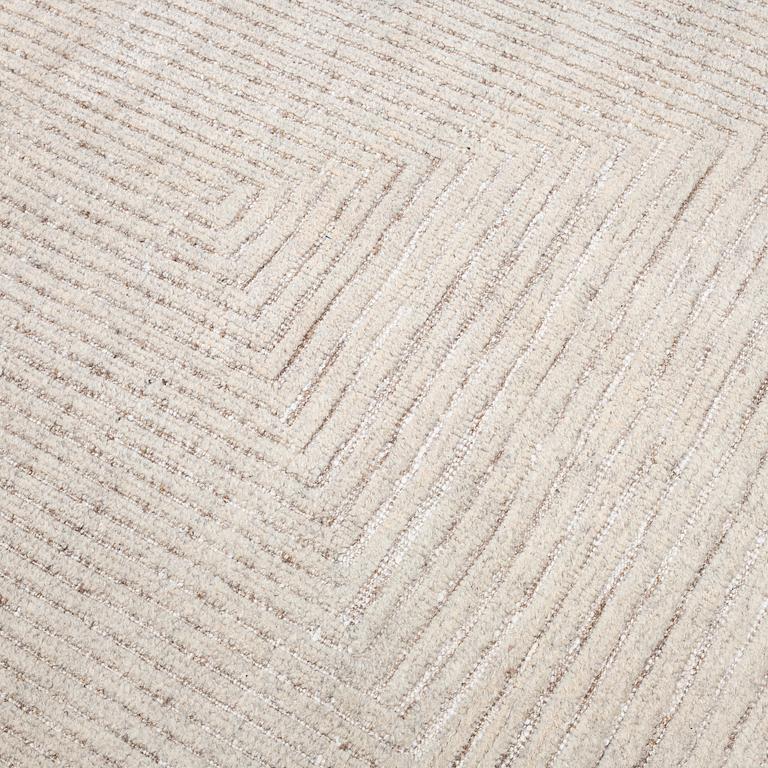A CARPET, "Maze", loomed i relief, ca 317 x 160 cm.