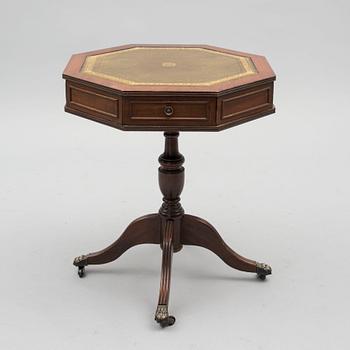 KARUSELLBORD, engelsk stil, 1900-talets senare hälft.