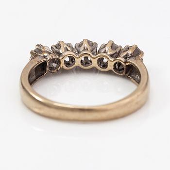 An 18K gold ring with diamonds ca. 0.40 ct in total. Harri Lahtinen, Helsinki 1988.