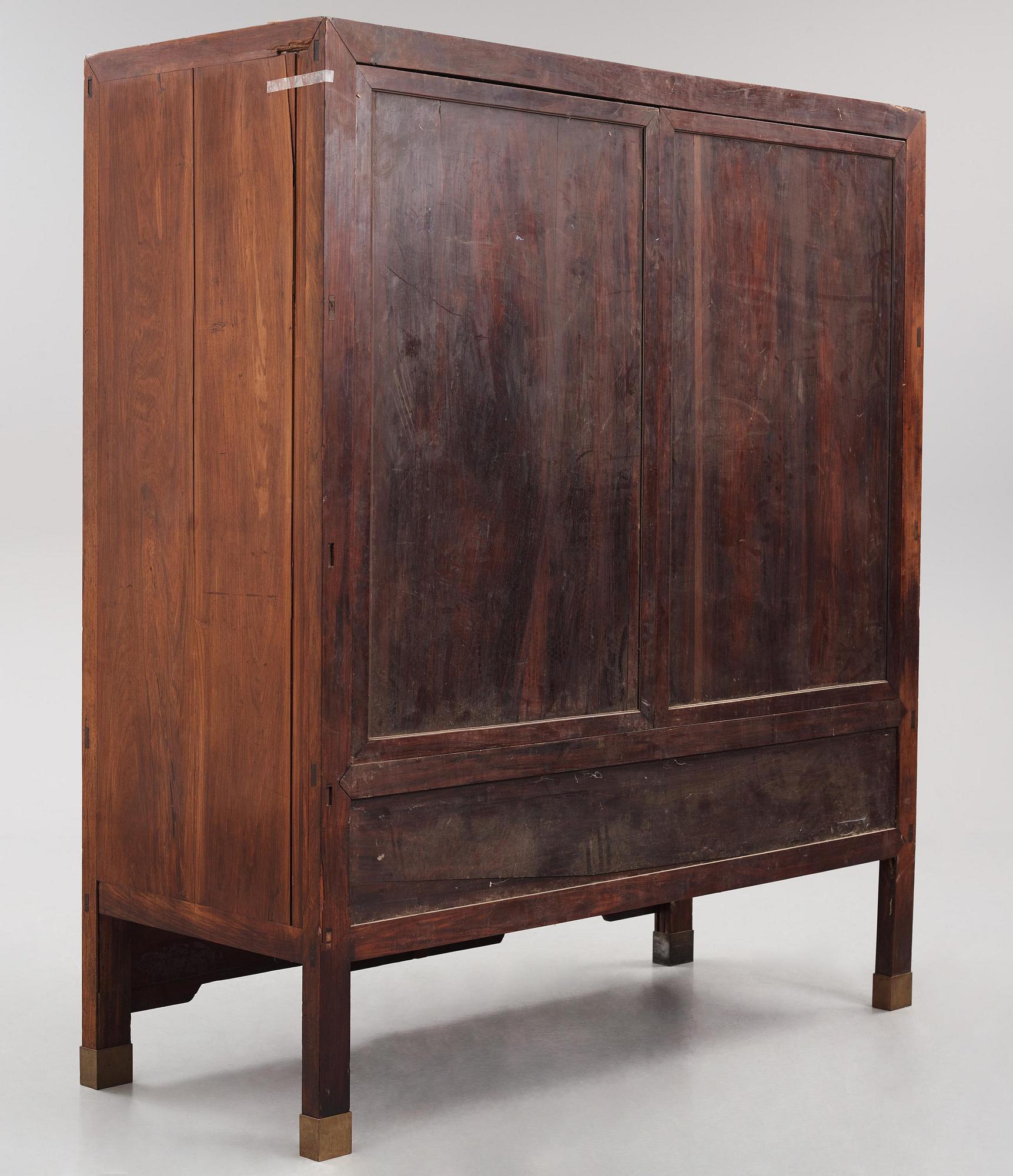 A large Imperial Hongmu compound cabinet, Qing dynasty, 19th century.