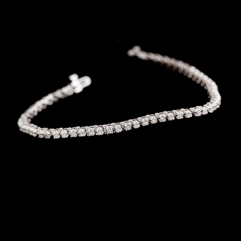 ARMBAND, 14 k vitguld, briljantslipade diamanter tot 1.89 ct.