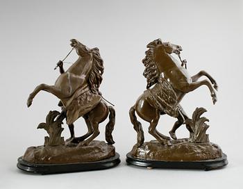 FIGURER, 1 par, kopior av Marlyhästarna, metall, 1900-talets första hälft.