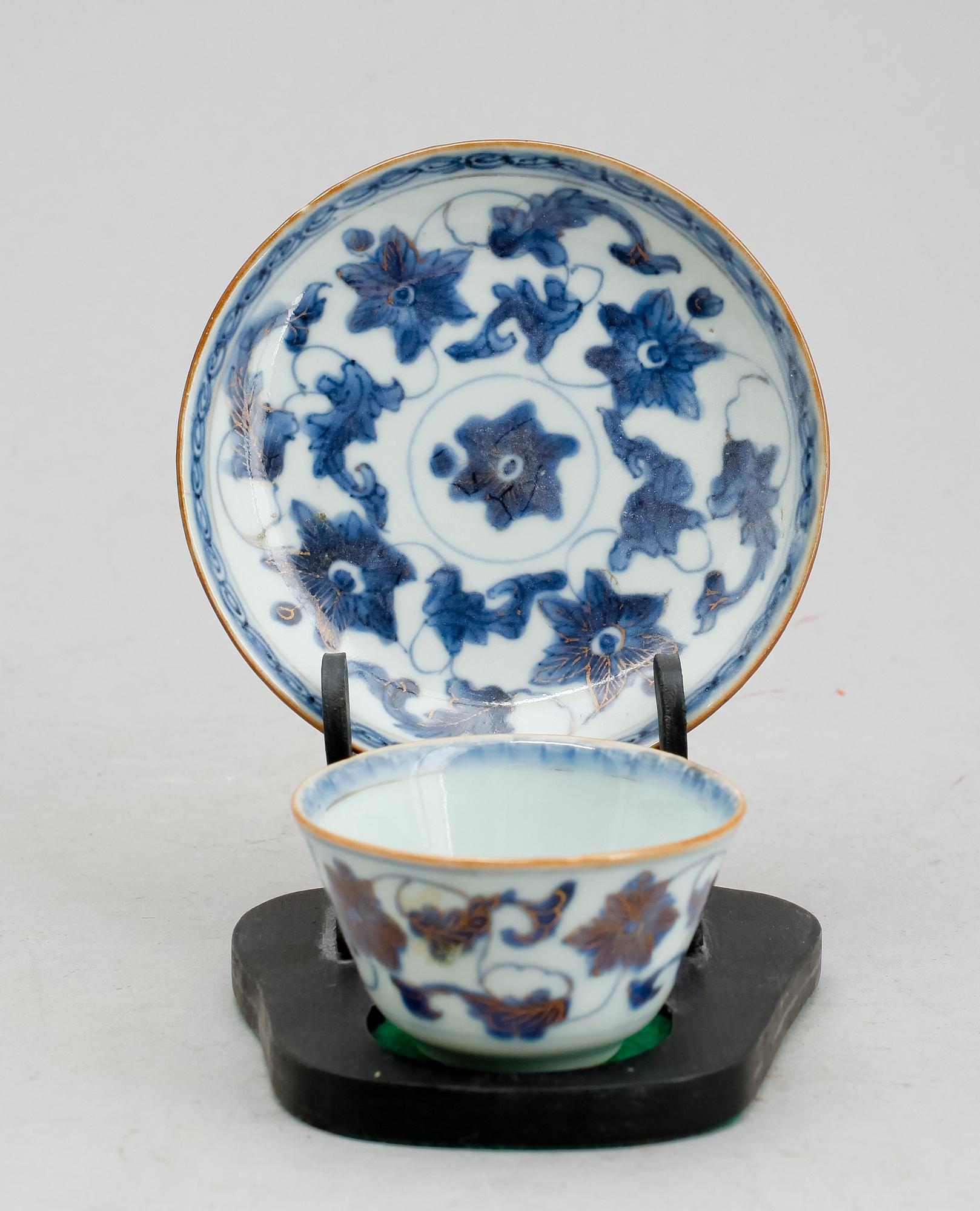 TESKÅL med fat, porslin, Kina, Qianlong 1736-1795.