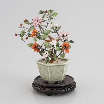 A table decoration, china, late 20th century.