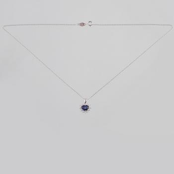 HÄNGE, 18K vitguld med briljantslipade diamanter 0.42 ct  samt hjärtslipad blå safir, 1.26 ct. Vikt 3,5 gram.