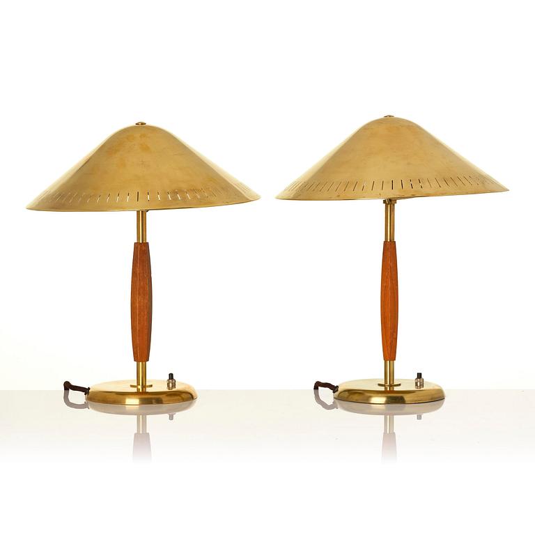 Harald Notini, bordslampor, ett par, modell "15296", Arvid Böhlmarks Lampfabrik, Stockholm, 1940-tal.