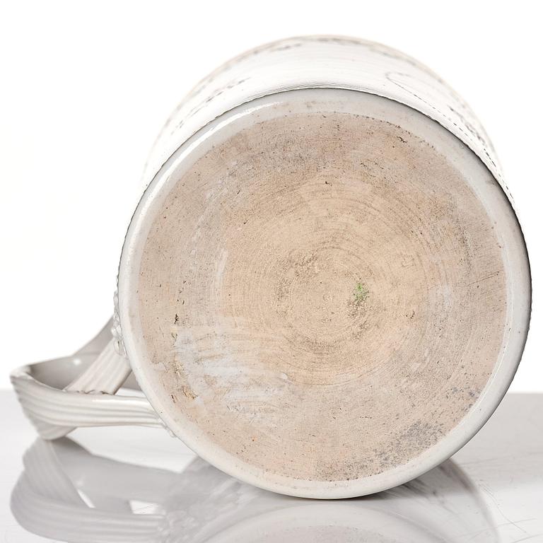Mugg, kompaniporslin. Kina, Qingdynastin, Qianlong (1736-95).