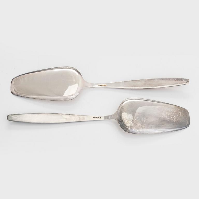 Tillander, two sterling silver cake servers with enamel handles, Helsinki 1975.