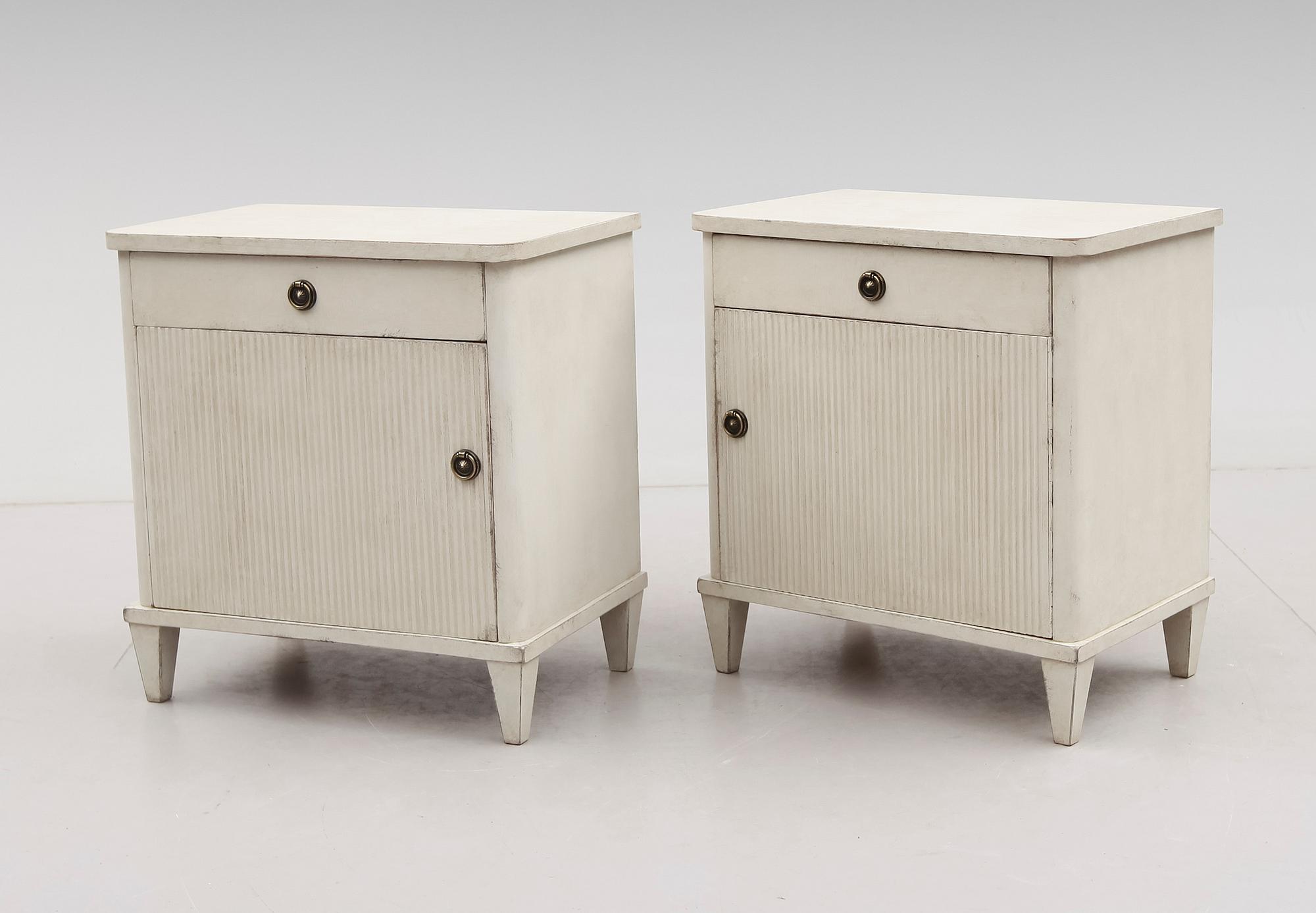 SÄNGBORD, 1 par, 1900-talets mitt.
