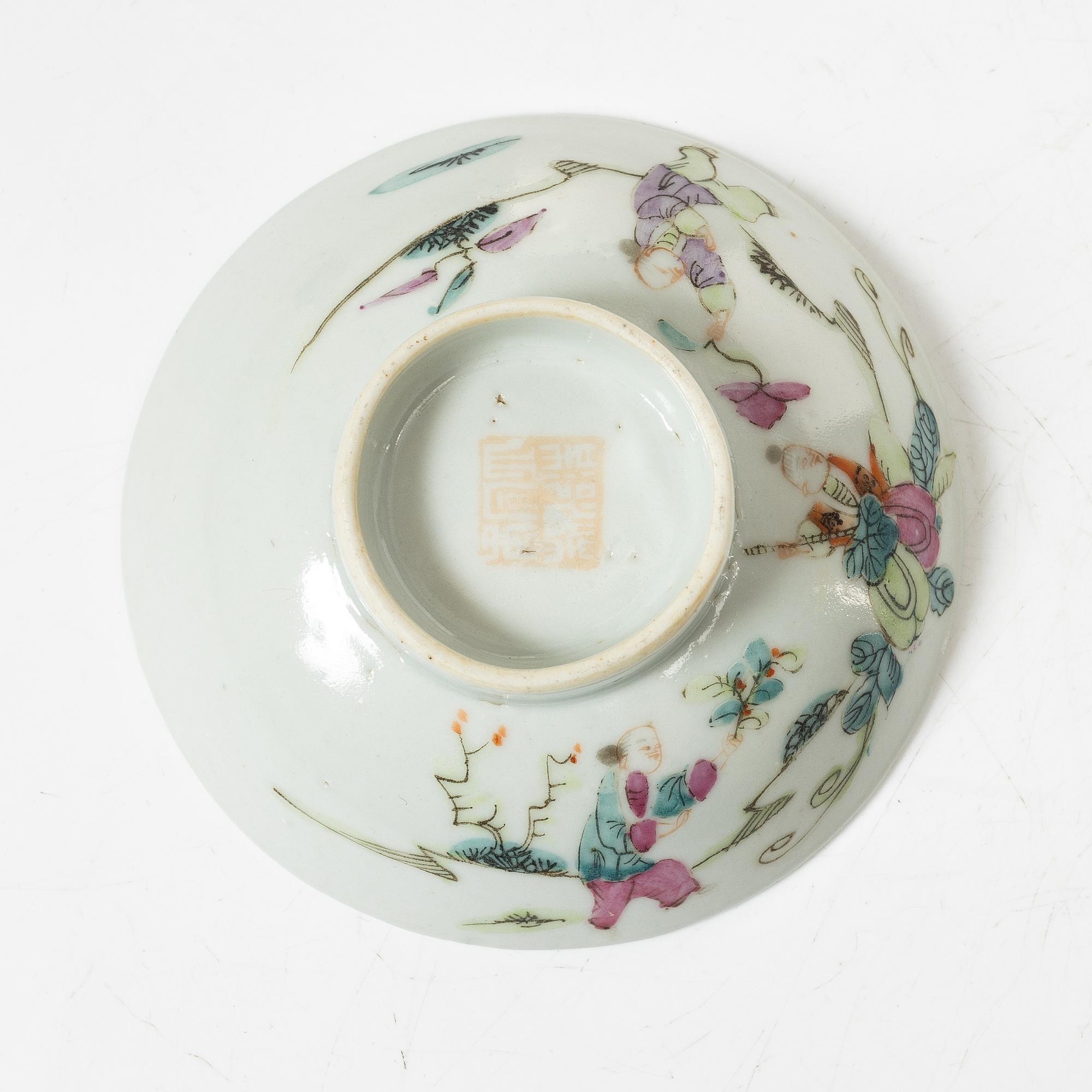 A set of nine Chinese porcelain pieces, 19th Century.