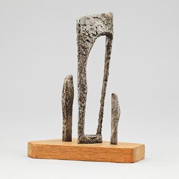 ARNE JONES, skulptur, metall. Sign o numr 6/6.