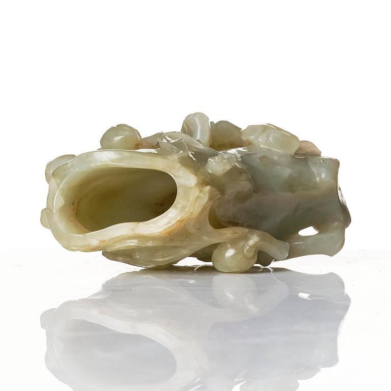 A nephrite vase, late Qing dynasty/20th century.