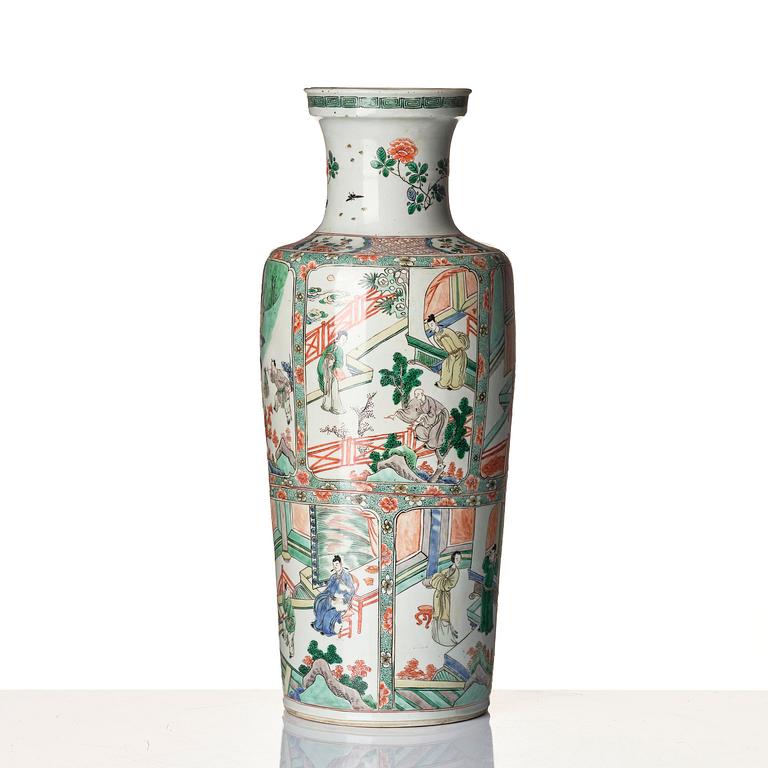 Vas, porslin. Qingdynastin, tidigt 1700-tal.